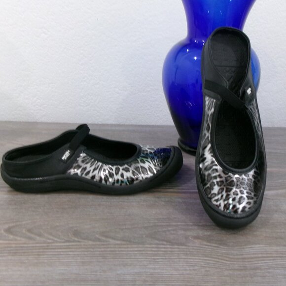 Near New Muk Luks Sport Metallic Leopard Black Silver Slip On Shoes 9 Justine - Picture 1 of 15